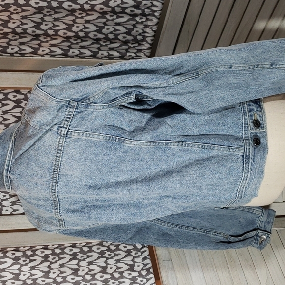 NWT gap jean jacket washed denim finish USA - Picture 6 of 16